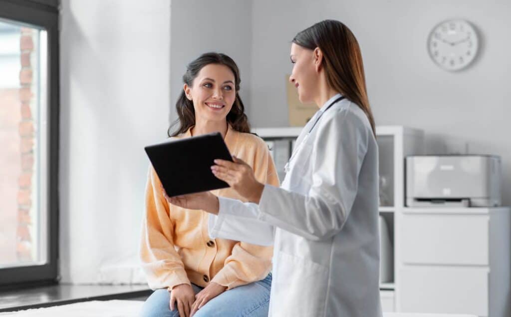 doctor overseeing withdrawal symptoms during detox in Atlantic County, NJ.